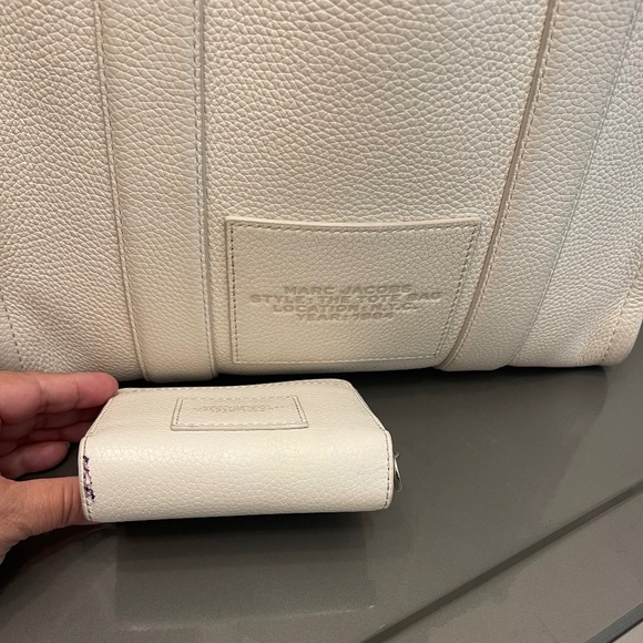 Marc Jacobs The Medium Leather Tote Bag With Wallet Set - Picture 3 of 15